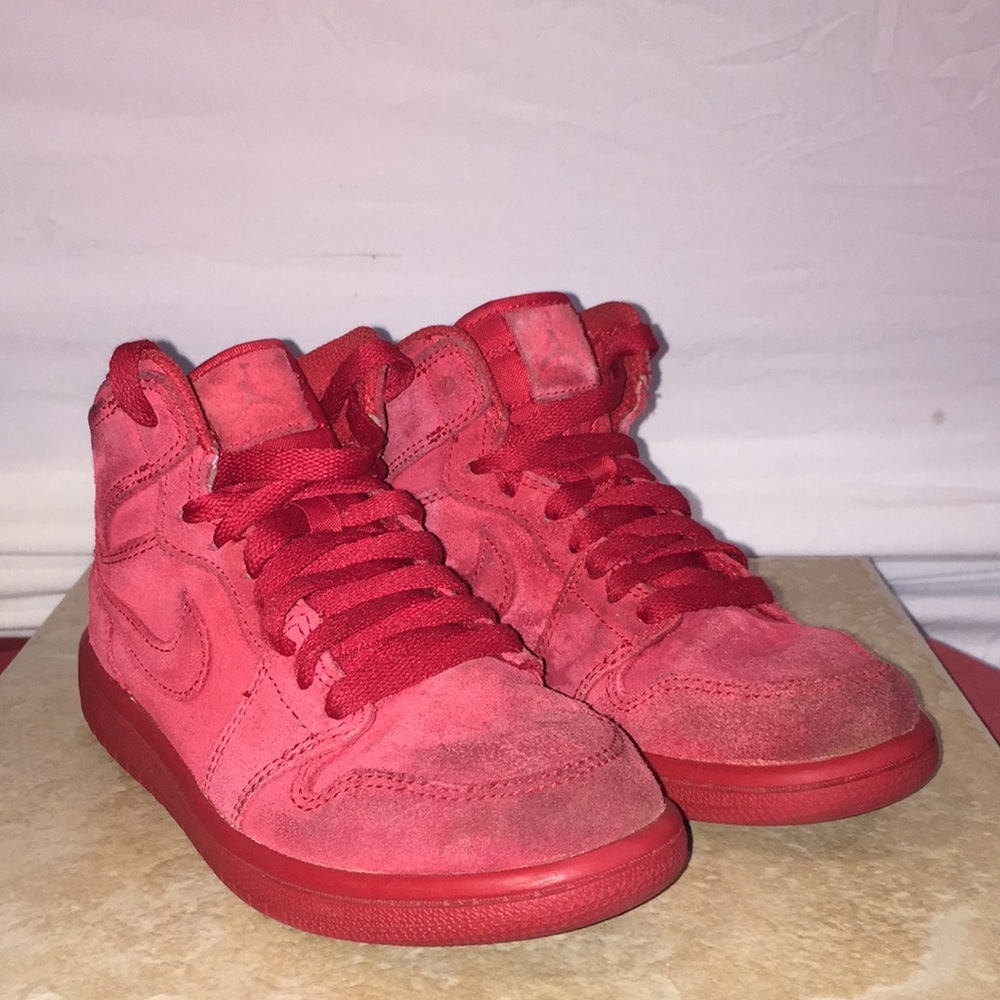 JORDAN RETRO 1 HIGH SNEAKER for kids size 13C Used